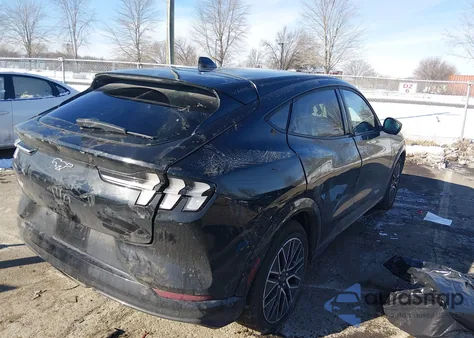 2024 Ford Mustang Mach-E Premium z USA, uszkodzony, nr VIN 3FMTK3SU3RMA53712